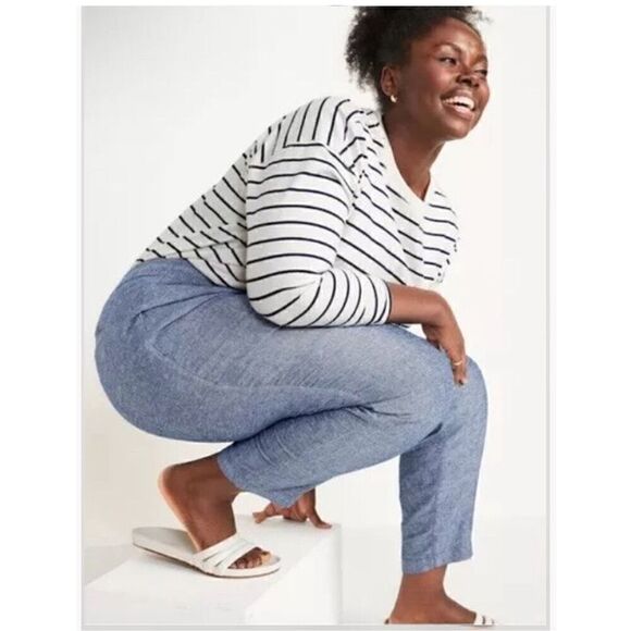 Old Navy 3X High-Waisted Chambray Cropped Linen-Blend Tapered Pants - Picture 2 of 8